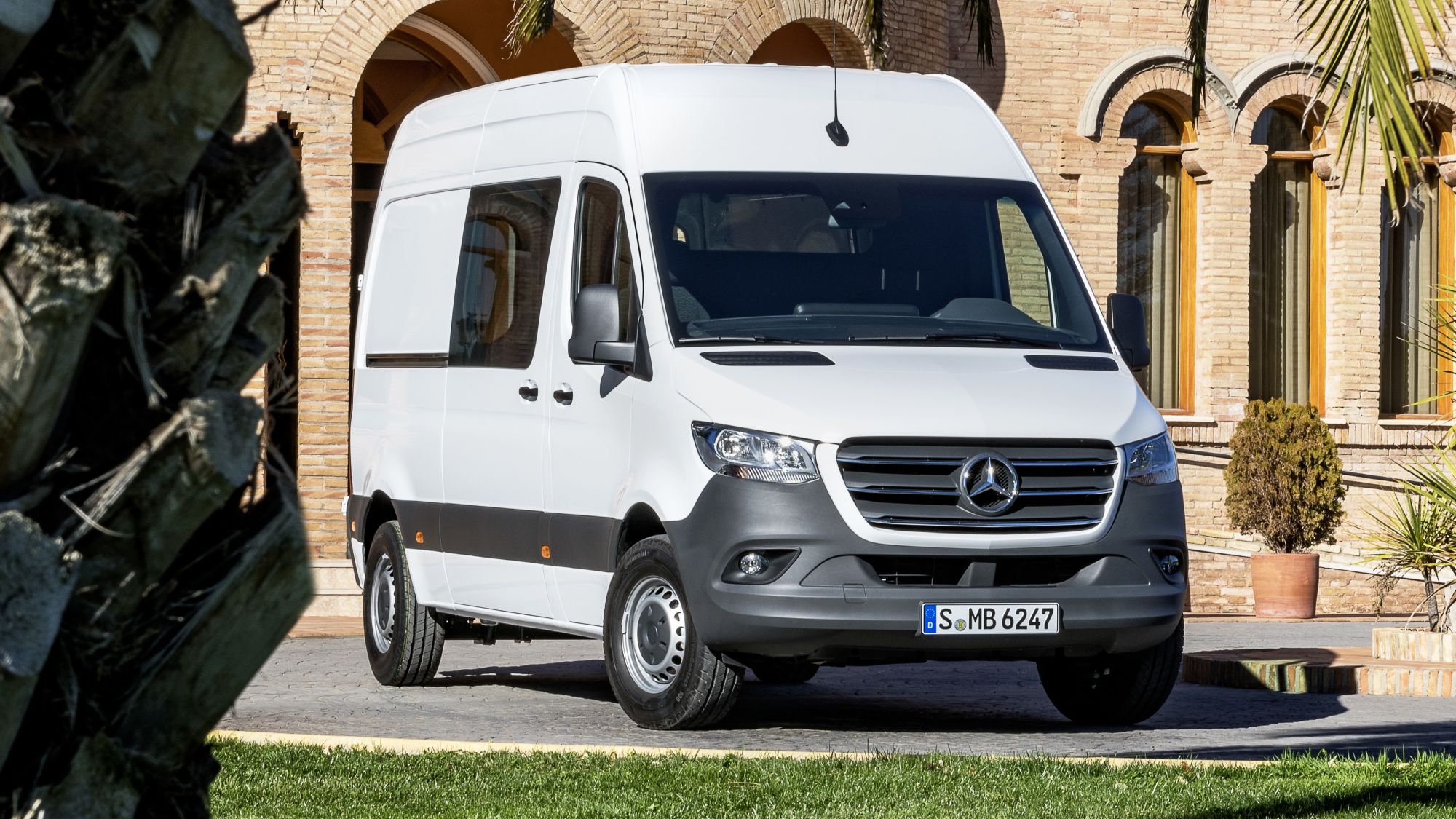 Mercedes-Benz Sprinter Van front view
