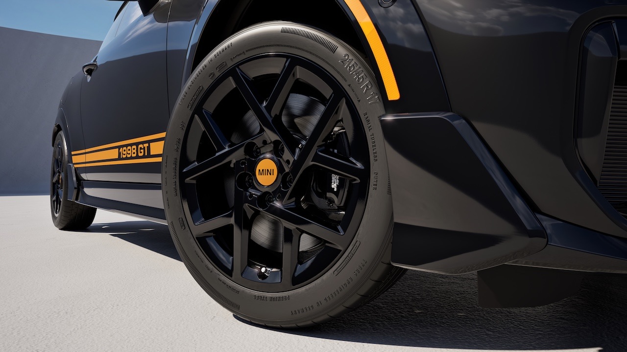 Close-up of the 17-inch JCW Sprint Spoke Black Wheel on the MINI 1998 GT Edition