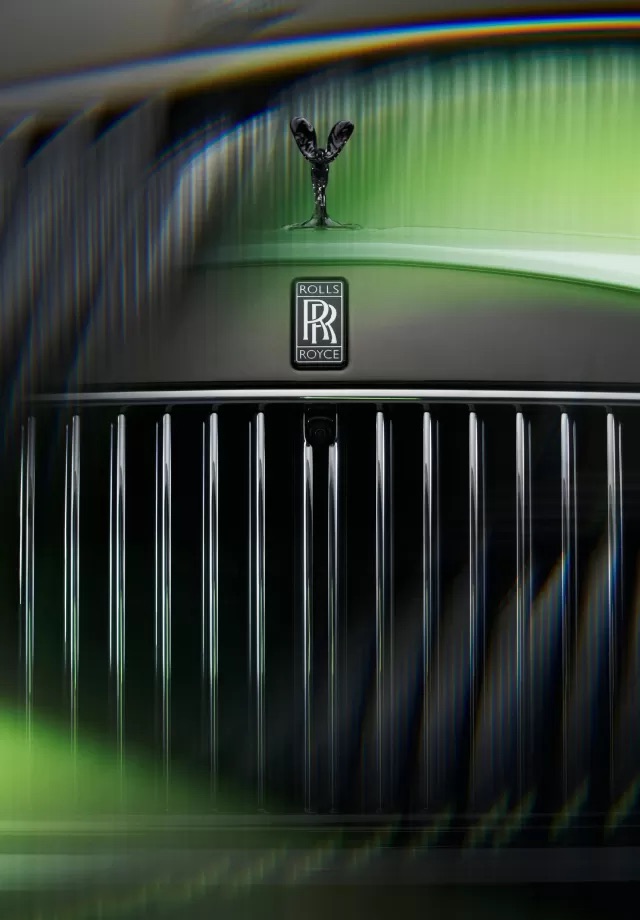 Rolls-Royce Black Badge Cullinan illuminated grille detail