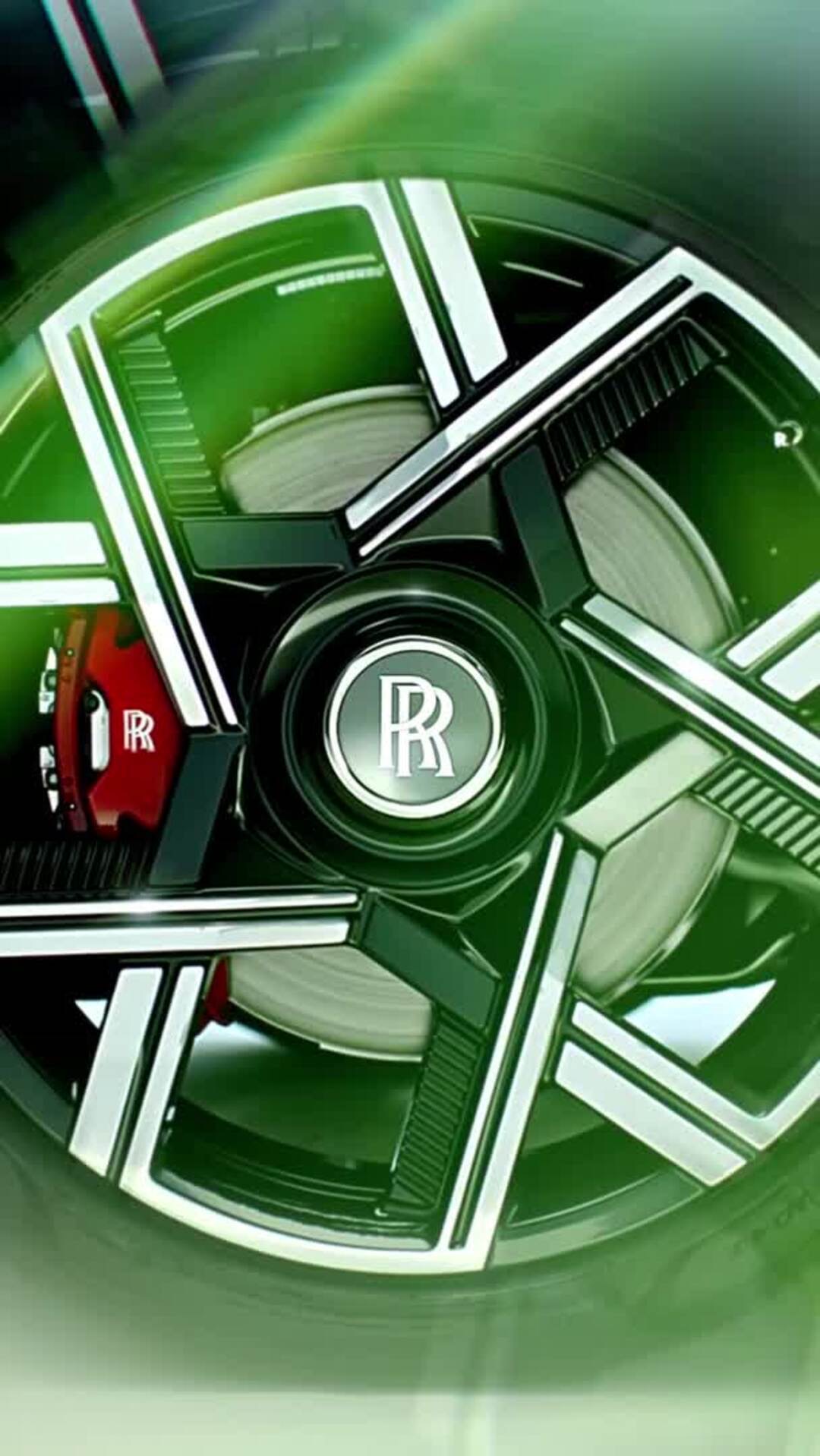 Rolls-Royce Black Badge Cullinan Series II 23-inch wheel detail