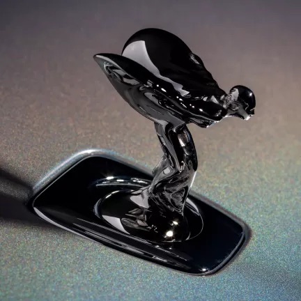 Black-finished Spirit of Ecstasy figurine on the Rolls-Royce Black Badge Cullinan